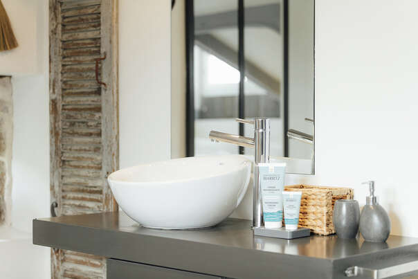 Sie sehen eine Packung Hydra-Protect + schützende Creme Hand LdB, Produktbild: 03 Hydra-Protect + schützende Creme Hand LdB, A-Nr.: 5571552 - 03