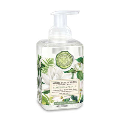 Sie sehen eine Packung Michel Design Works Seifenschaum Magnolia Petals, Produktbild: 01 Michel Design Works Seifenschaum Magnolia Petals, A-Nr.: 5863237 - 01