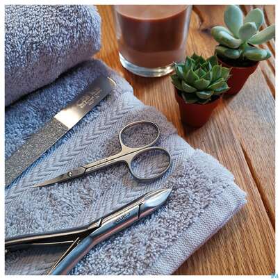 Sie sehen eine Packung Scheren Canal Rostfrei/gebogen Nagel +haut 9cm 1046- 1st, Produktbild: 03 Scheren Canal Rostfrei/gebogen Nagel +haut 9cm 1046- 1st, A-Nr.: 4785506 - 03